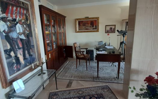 Exclusivo Ático PRIMERA LINEA DE PLAYA Frontal al Mar en Marbella