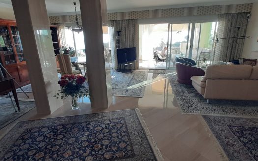 Exclusivo Ático PRIMERA LINEA DE PLAYA Frontal al Mar en Marbella