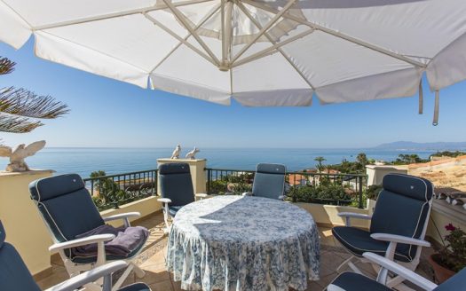 Exclusivo Ático PRIMERA LINEA DE PLAYA Frontal al Mar en Marbella