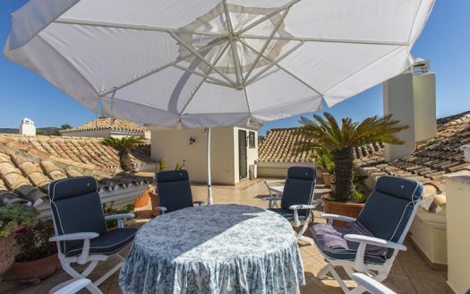 Exclusivo Ático PRIMERA LINEA DE PLAYA Frontal al Mar en Marbella