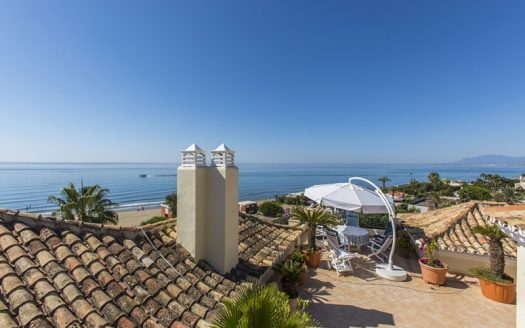 Exclusivo Ático PRIMERA LINEA DE PLAYA Frontal al Mar en Marbella