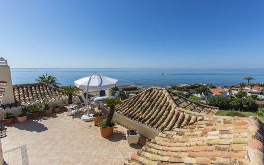 Exclusivo Ático PRIMERA LINEA DE PLAYA Frontal al Mar en Marbella