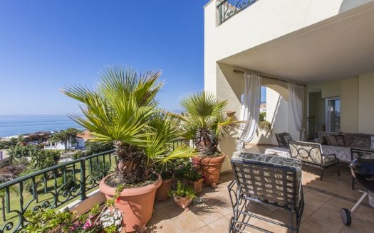 Exclusivo Ático PRIMERA LINEA DE PLAYA Frontal al Mar en Marbella