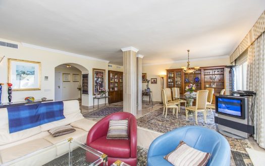 Exclusivo Ático PRIMERA LINEA DE PLAYA Frontal al Mar en Marbella