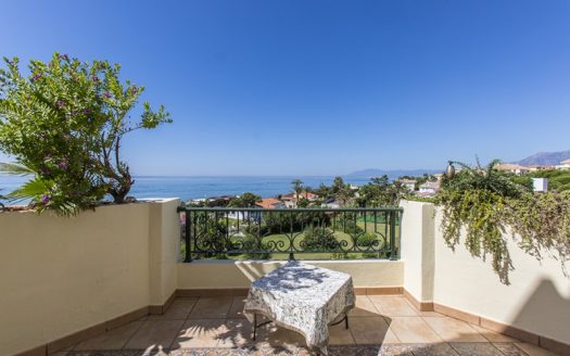 Exclusivo Ático PRIMERA LINEA DE PLAYA Frontal al Mar en Marbella