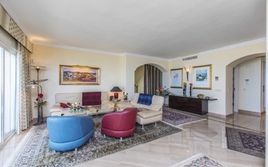 Exclusivo Ático PRIMERA LINEA DE PLAYA Frontal al Mar en Marbella