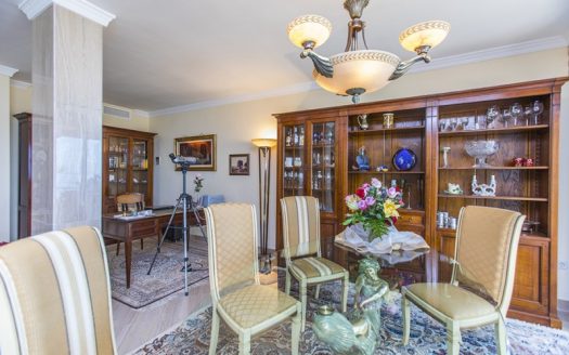 Exclusivo Ático PRIMERA LINEA DE PLAYA Frontal al Mar en Marbella