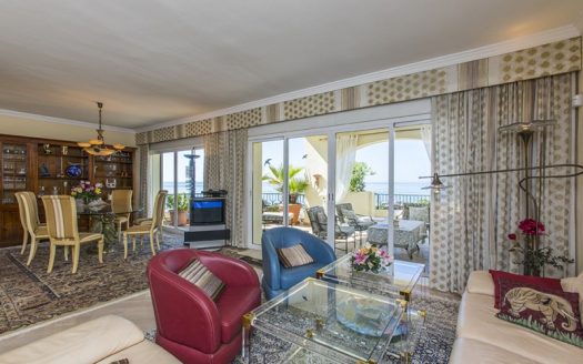Exclusivo Ático PRIMERA LINEA DE PLAYA Frontal al Mar en Marbella