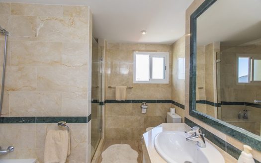 Exclusivo Ático PRIMERA LINEA DE PLAYA Frontal al Mar en Marbella